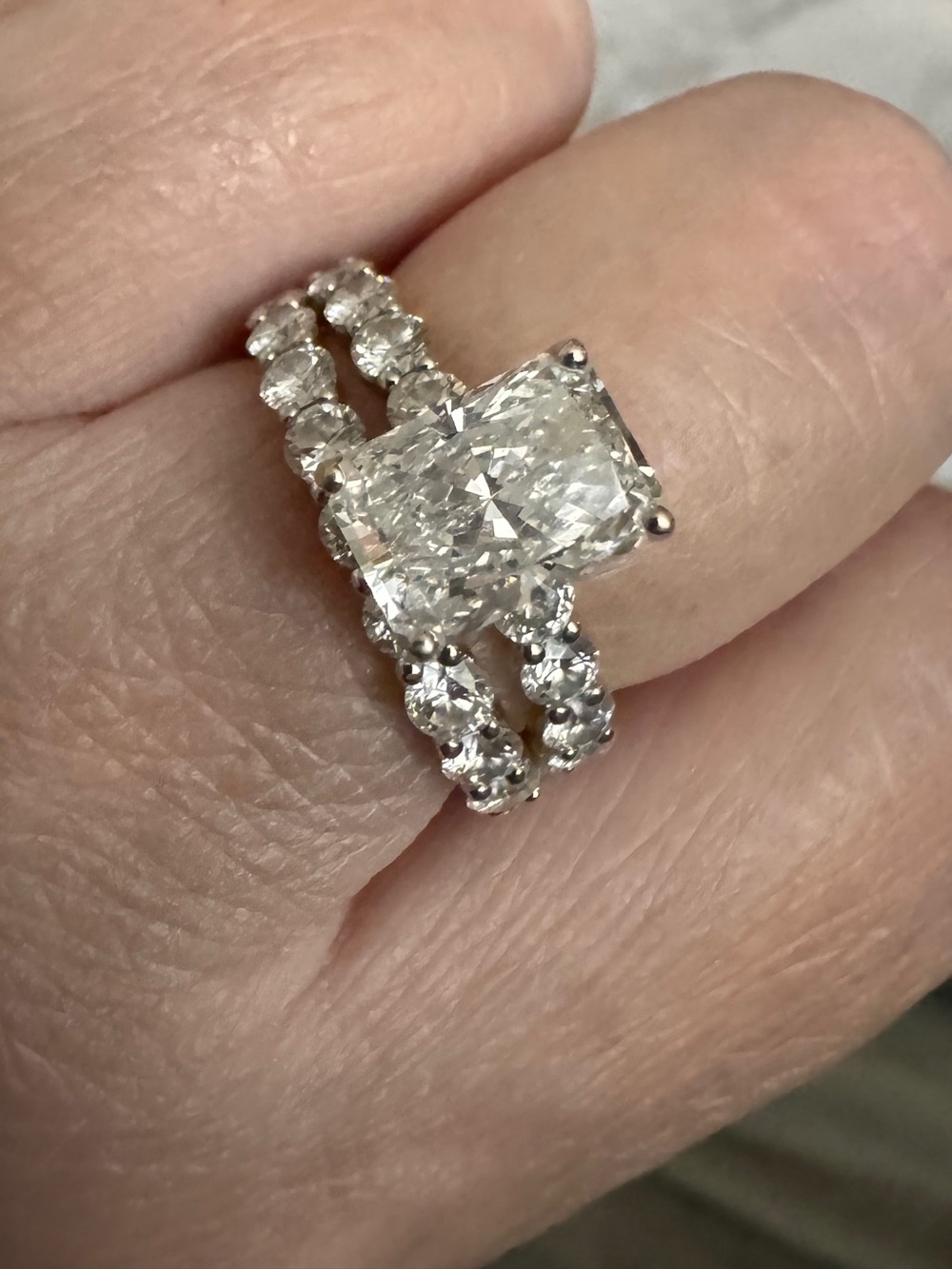Elegant Cushion-Cut Diamond Ring with Matching Diamond Band - Yellow Gold size 7